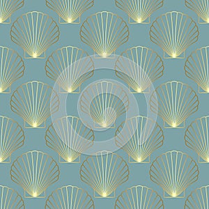 Seamless pattern with golden gradient seashells